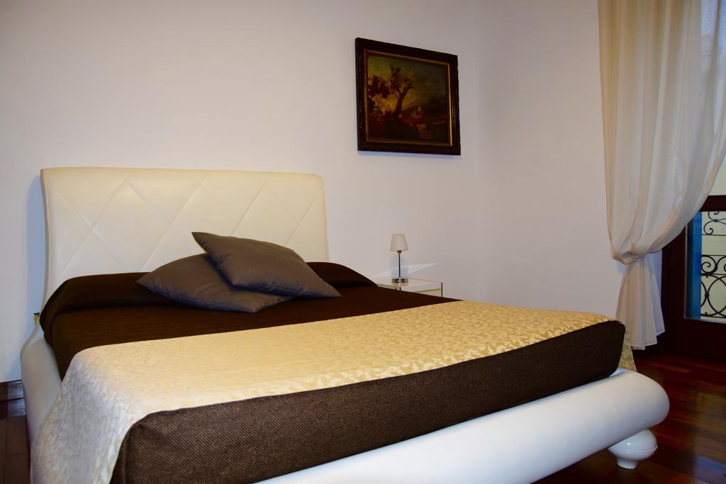 Ball Apartments Loc 04163 Verona Room photo